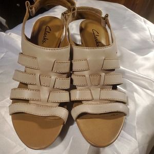 Clarks Women Ankle Strap Heels 3" Sandals shoes sz 7.5 M
